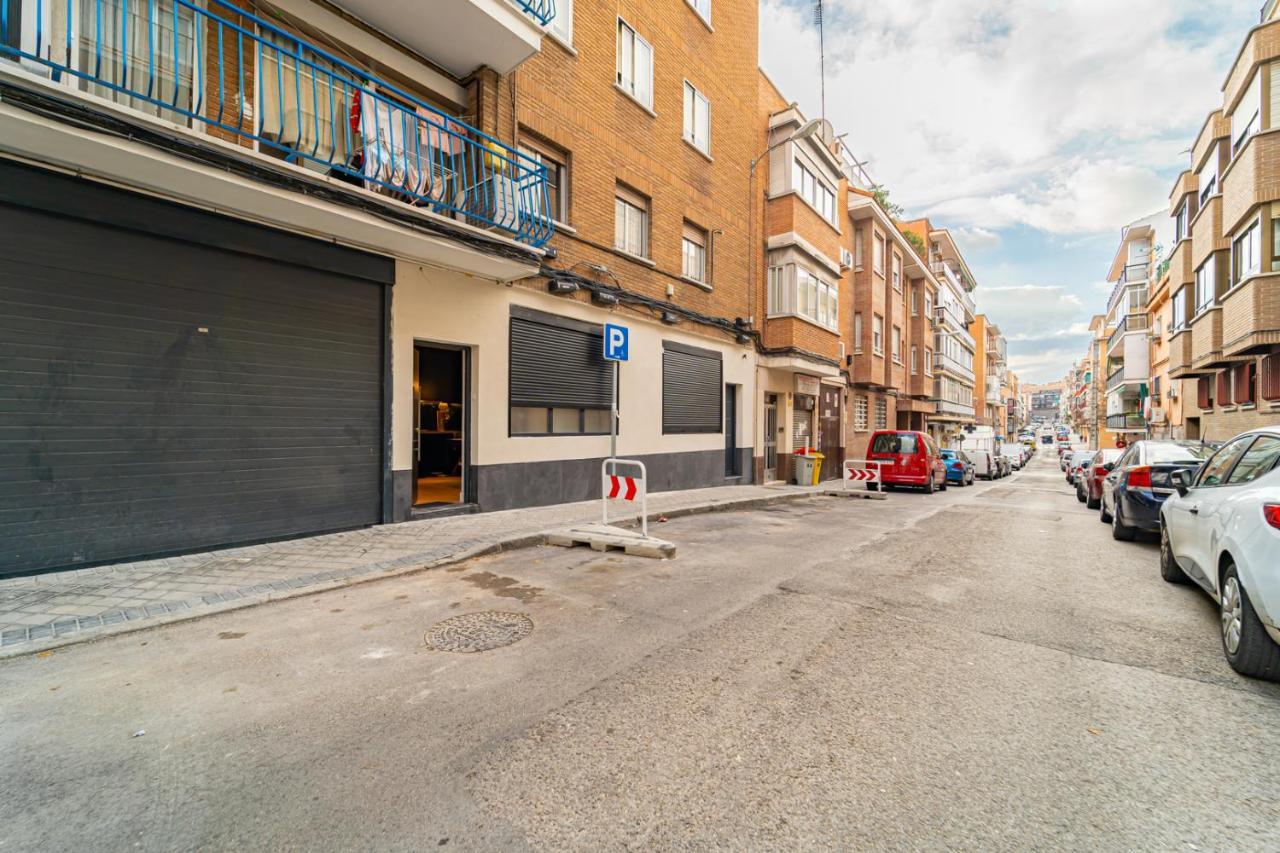 Edsam Madrid Apartments Black Exterior photo